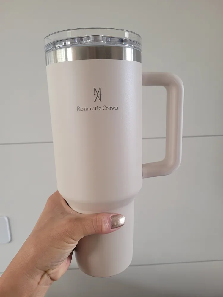 Avaliação da Renata Oliveira com copo Romantic Crown