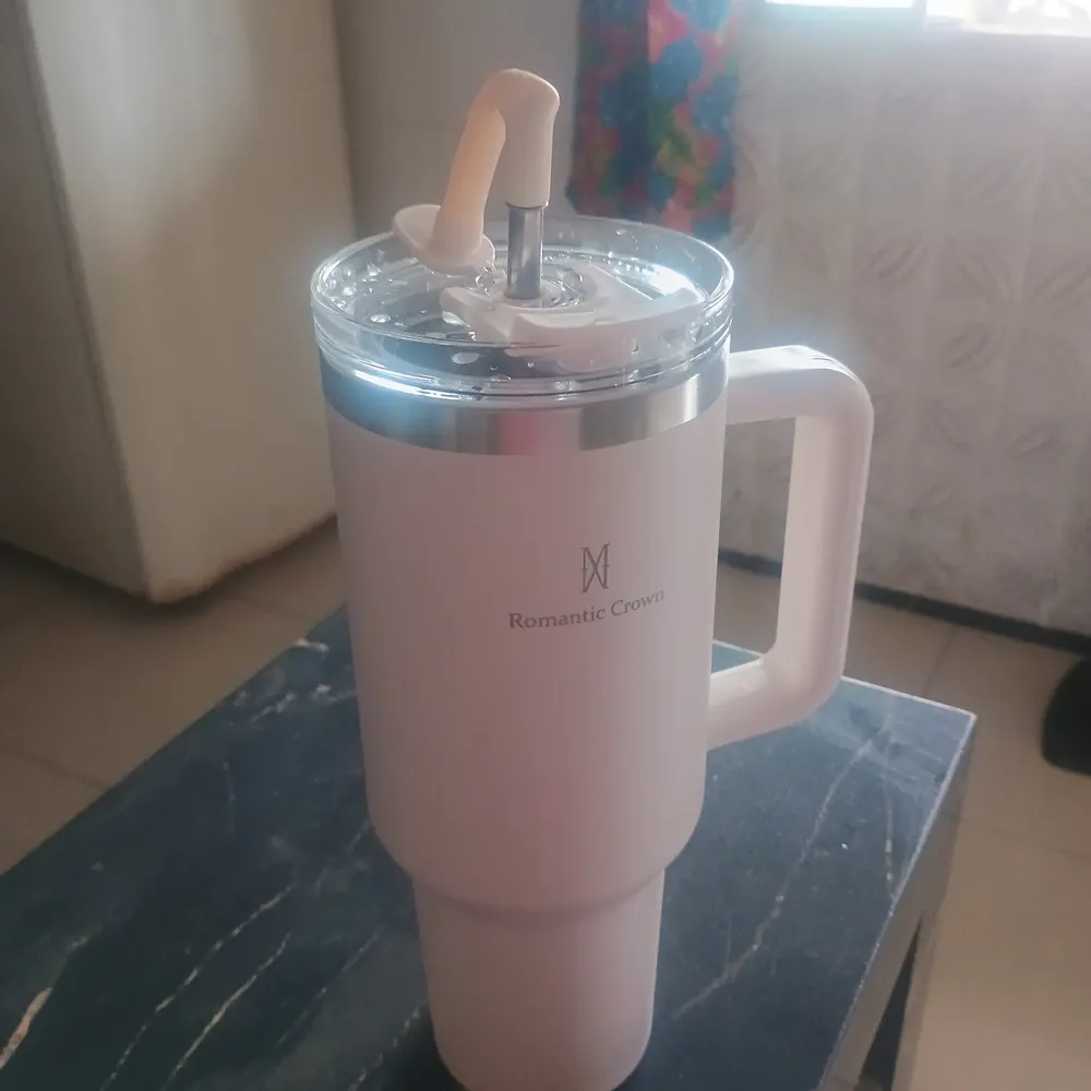 Avaliação da Aline Santos com copo rosa Romantic Crown